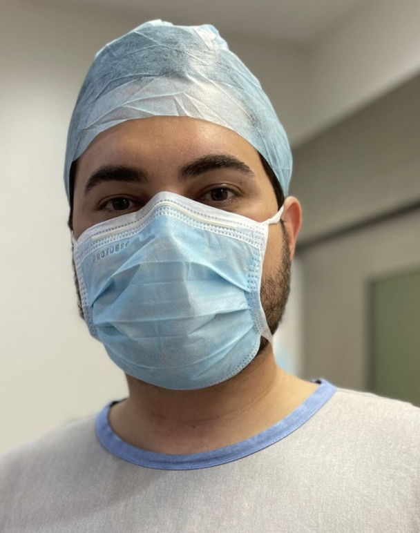Dr. Marcos Storion em bloco cirúrgico realizando Deep Plane Face Lift